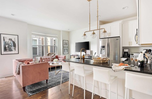 Chestnut Hill Cottage | Hart Suite 15 by Avantstay Gorgeous Town House w/Modern Amenities in Nashville!
