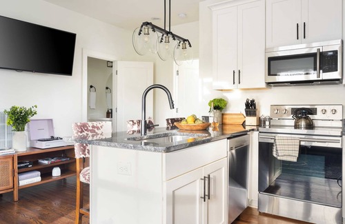 South Nashville Cabin | Hart Suite 2 by Avantstay Gorgeous Town House w/Modern Amenities in Nashville!