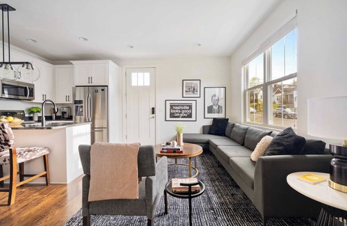 Chestnut Hill Condo | Hart Suite 3 by Avantstay Gorgeous Town House w/Modern Amenities in Nashville!