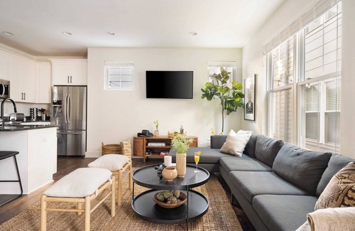 Chestnut Hill Cottage | Hart Suite 7 by Avantstay Gorgeous Town House w/Modern Amenities in Nashville!