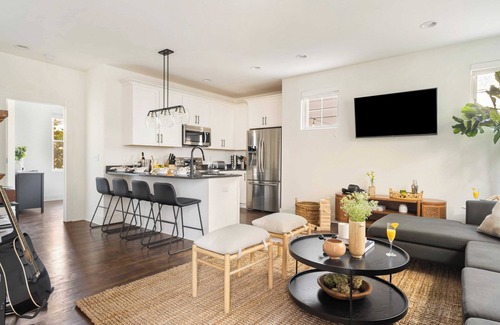 Chestnut Hill Cottage | Hart Suite 7 by Avantstay Gorgeous Town House w/Modern Amenities in Nashville!