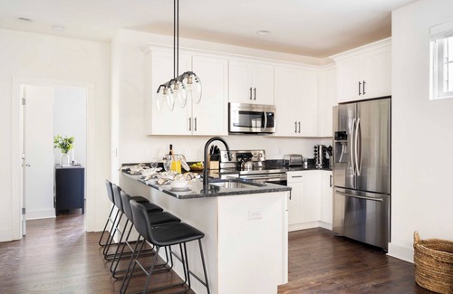 Chestnut Hill Cottage | Hart Suite 8 by Avantstay Gorgeous Town House w/Modern Amenities in Nashville!