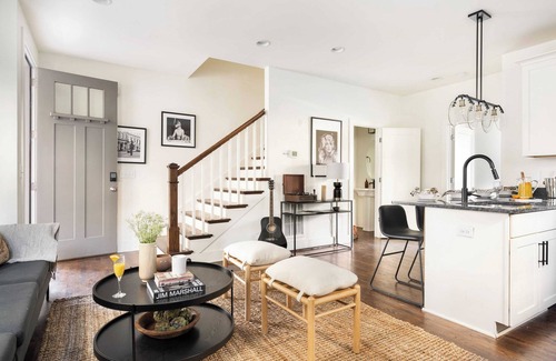 Chestnut Hill Cottage | Hart Suite 8 by Avantstay Gorgeous Town House w/Modern Amenities in Nashville!