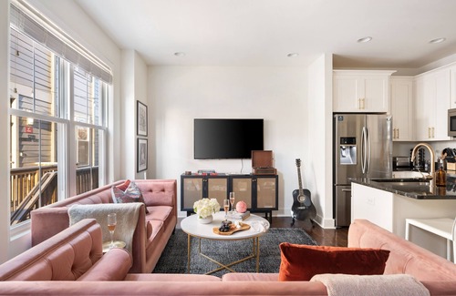 Chestnut Hill Apartment | Hart Suite Buyout 7 by AvantStay | 2 Town Houses w/Stunning Amenities & Design