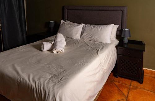 Hartbeespoort Apartment | Harties Lodge - Bay View 5