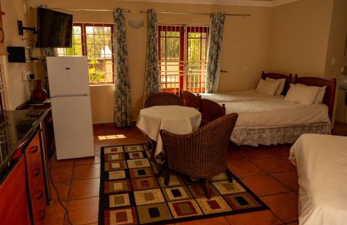 Hartbeespoort Apartment | Harties Lodge - Meerhof Bay View 6