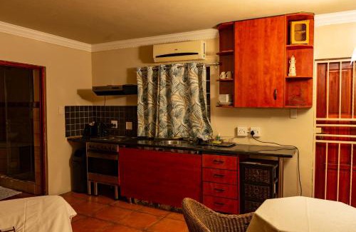 Hartbeespoort Apartment | Harties Lodge - Meerhof Bay View 6