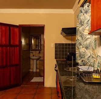 Hartbeespoort Apartment | Harties Lodge - Meerhof Bay View 6