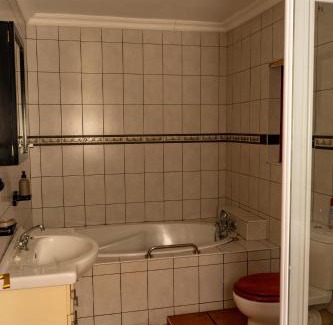 Hartbeespoort Apartment | Harties Lodge - Meerhof Bay View 8