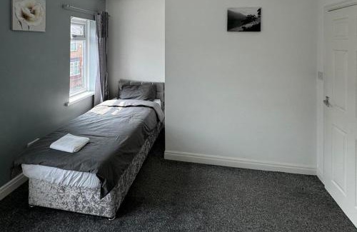 Hartlepool House | Hartlepool - 2 bedroom - near seaside - Sleeps 5