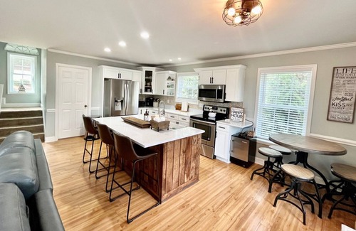 Lavonia House | Hartwell waterfront home -game room, boat slip, firepit, golf cart, pet-friendly