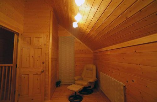 Tsumagoi House | HARUNA CABIN 森の中のログハウス 、広々ウッドデッキでBBQ、公園散策、北軽井沢観光