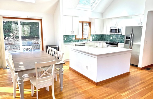 South Harwich House | HarwichPort 4 bdr 3 bath - Walk to Red River Beach - next to Wychmere