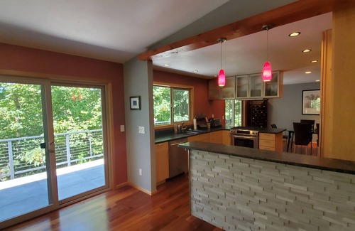 Bonny Slope House | Haskell Treehouse is family-friendly in a quiet area close to downtown Portland.