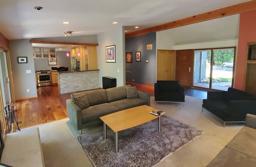 Bonny Slope House | Haskell Treehouse is family-friendly in a quiet area close to downtown Portland.