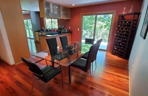 Bonny Slope House | Haskell Treehouse is family-friendly in a quiet area close to downtown Portland.