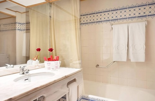 Areias de Sao Joao Hotel | Hassle-Free and Suiting Stay! Fully-furnished 1BR with Balcony and Kitchen!
