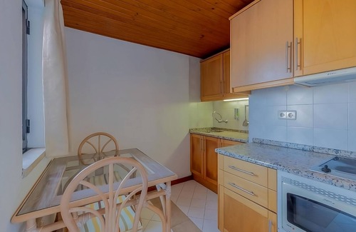 Areias de Sao Joao Hotel | Hassle-Free and Suiting Stay! Fully-furnished 1BR with Balcony and Kitchen!