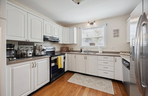 Hastings Cottage | Hastings Waterfront Paradise Family Friendly Cottage~ HOT HUB~SALT SYSTEM~