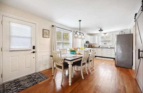 Hastings Cottage | Hastings Waterfront Paradise Family Friendly Cottage~ HOT HUB~SALT SYSTEM~