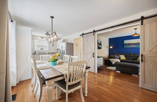 Hastings Cottage | Hastings Waterfront Paradise Family Friendly Cottage~ HOT HUB~SALT SYSTEM~