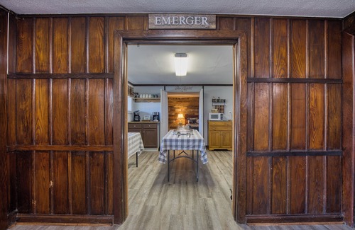 Bristol House | Hatch, 6bd/3ba, 2 kit, perfect for groups, 500ft of S. Holston River Frontage