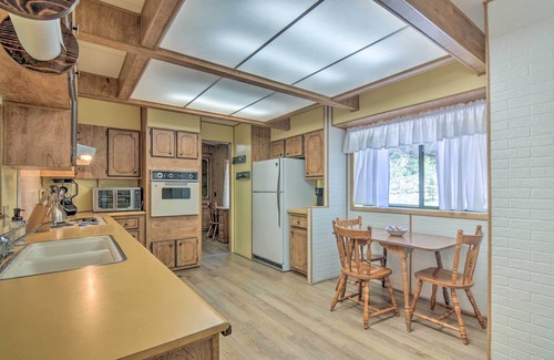 Mammoth Creek Cabin | Hatch Retreat w/Deck, Grill & Creek Access!