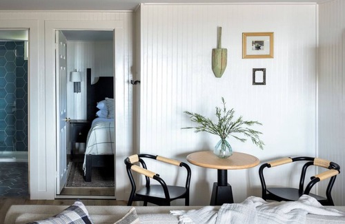Ocean Point Hotel | Hatchard House Two-Bedroom Suite | Bluebird Ocean Point Inn | Private Beach