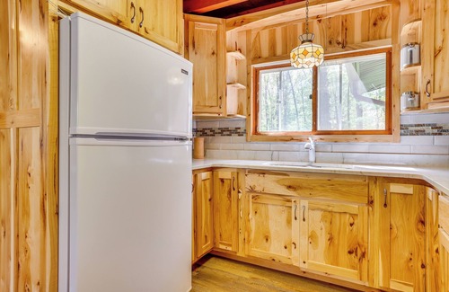 Neillsville House | Hatfield Family Home on Lake Arbutus: Boat & Hike
