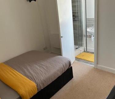 Hatfield House | Hatfield SAVE-MONEY Rooms - 10over10 for PRICE!