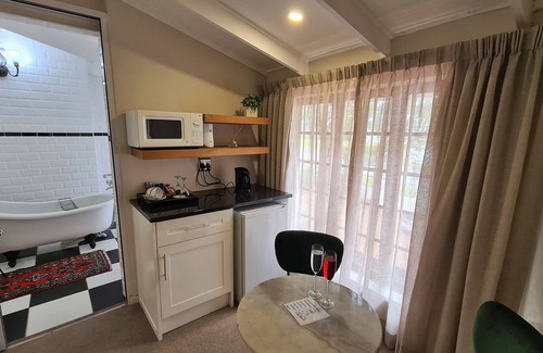 Bunkers Hill House | Hathaway Guest House