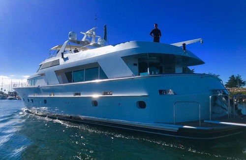 Pebble Beach Boat Rental | Hatteras 113 Yacht - Traveling The CA Coast