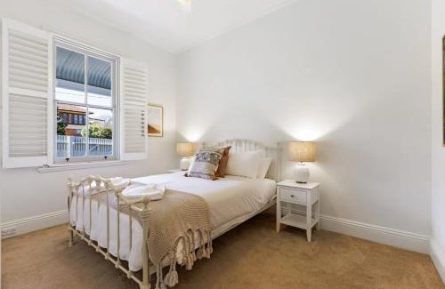 Leura House | Hatton Ville Fireplace Village 5 Minutes Gardens