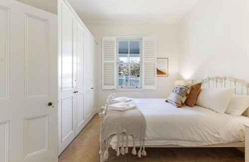 Leura House | Hatton Ville Fireplace Village 5 Minutes Gardens