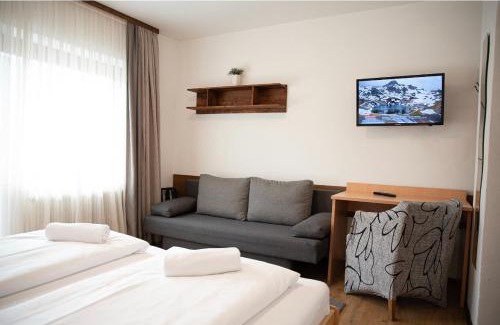 Bruck an der Grossglocknerstrasse Bed & Breakfast | Haus Maria