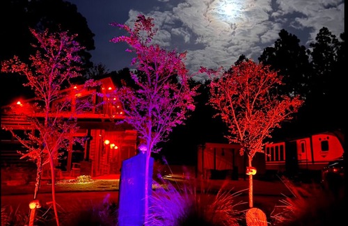 Navarre House | Haunted RV in the Cove. Total Halloween Theme. 7 miles to the Beach.