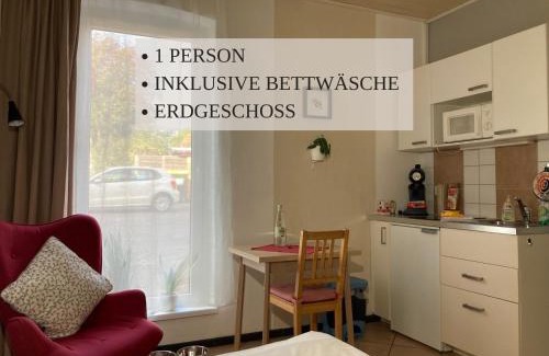 Wremen Apartment | Haus Krabbe Apartments, zentral gelegen zwischen Bremerhaven und Cuxhaven, Hunde kostenfrei willkommen, hauseigene kostenfreie Parkplätze, Unterstellmöglichkeit für Fahrräder und E-Bikes