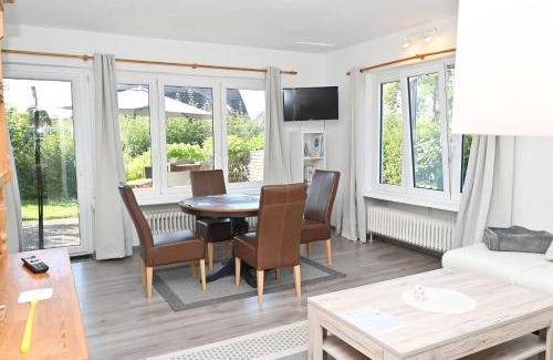 Behrensdorf Apartment | Haus Osbahr Ferienwohnung Waldtraud