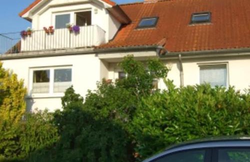 Bad Doberan Apartment | Haus Ostseesprung - Fewo Victoria im Souterrain mit Terrasse und gem Garten