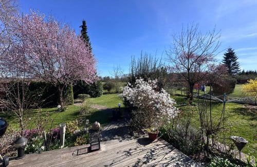 Bad Doberan Apartment | Haus Ostseesprung - Fewo Sarah Hochparterre gratis WLAN, Parkplatz und gem Garten