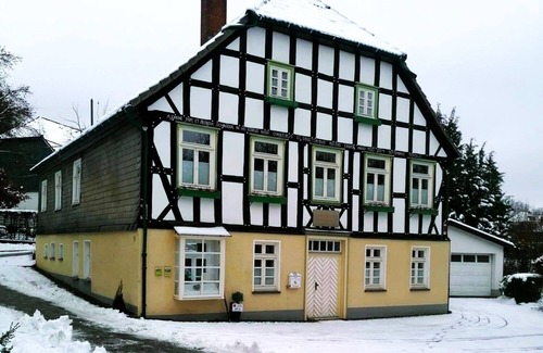 Eslohe House | HAUS PAPE (300m², 15 pers) with large private garden + sauna/football/darts/barbecue
