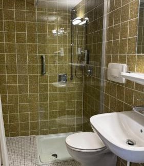 Schonach im Schwarzwald Bed & Breakfast | Haus Schanzenblick Gästezimmer 7 mit Bad und Terrasse