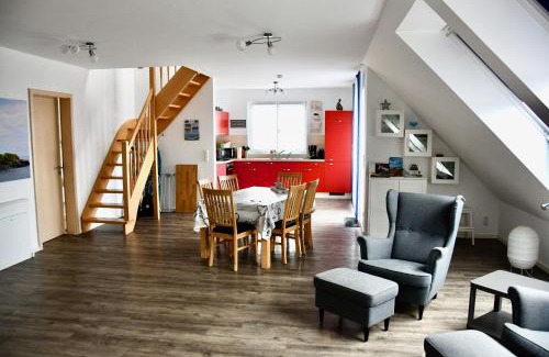 Alt-Travemunde/Ronnau Apartment | Haus Tulle - 2 Ferienwohnungen Schnupp & Lütte mit Saisonstrandkorb