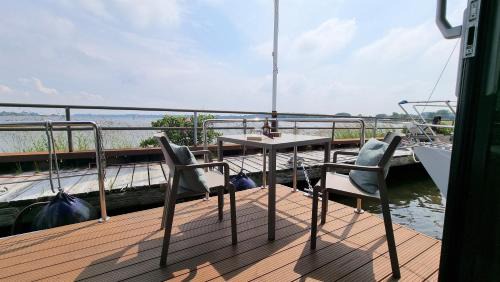 Schleswig Boat Rental | Hausboot Aava