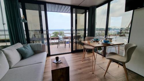 Schleswig Boat Rental | Hausboot Aava