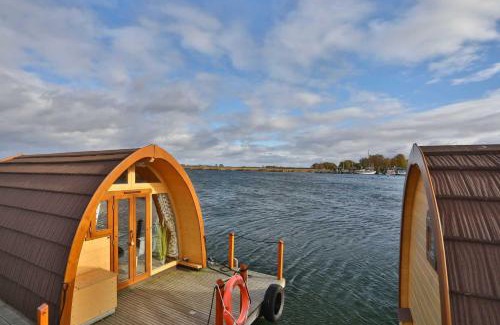 Gager Boat Rental | Hausboot Captain Hook