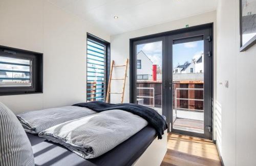 Peenemuende Boat Rental | Hausboot Chalet am Meer - LP8