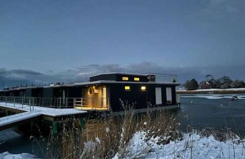 Wangerland Boat Rental | Hausboot der Friesländer