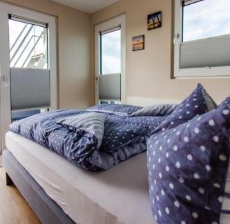 Ribnitz Boat Rental | Hausboot Dory