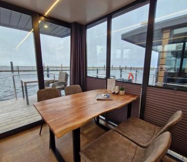 Wendtorf Boat Rental | Hausboot Fjord Cirrus Solarboot mit Biosauna in Wendtorf
